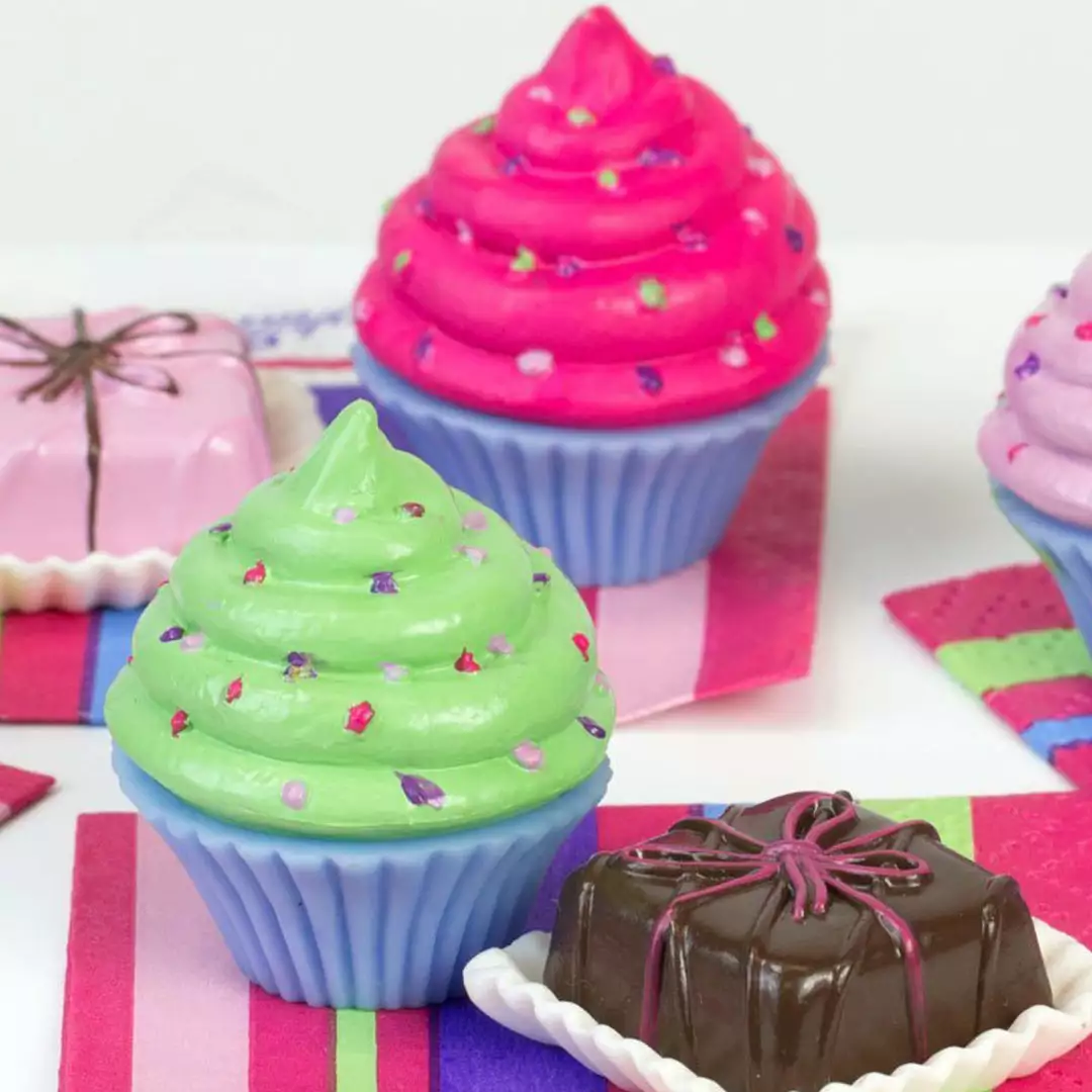 TeamsonUS Sophia's Dessert And Display Set For 18'' Dolls 7 TeamsonUS Sophia's Dessert And Display Set For 18'' Dolls