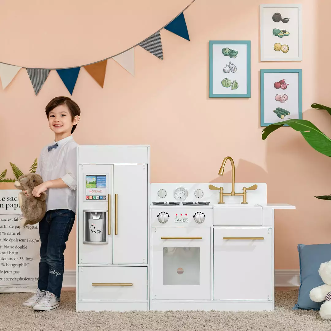 TeamsonUS Teamson Kids - Little Chef Chelsea Modern Play Kitchen - White / Gold 4 TeamsonUS Teamson Kids - Little Chef Chelsea Modern Play Kitchen - White / Gold