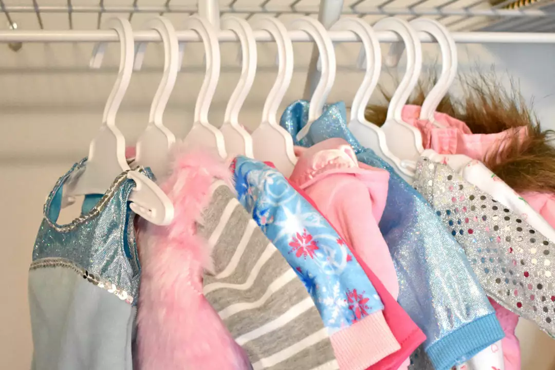 TeamsonUS Sophia's 7 1/2" Plastic Hangers 10 Pack Set For 18" Dolls, White Kids 4 TeamsonUS Sophia's 7 1/2" Plastic Hangers 10 Pack Set For 18" Dolls, White Kids