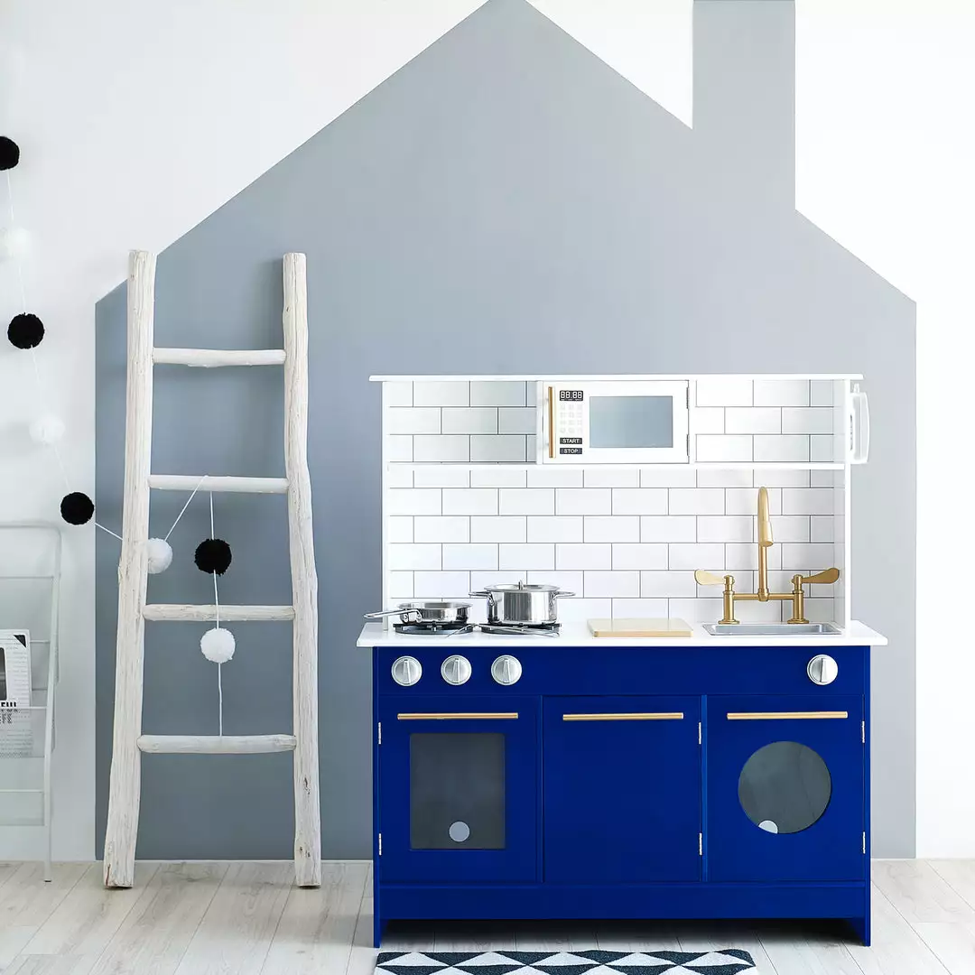 TeamsonUS Teamson Kids - Little Chef Berlin Modern Play Kitchen - White / Blue 5 TeamsonUS Teamson Kids - Little Chef Berlin Modern Play Kitchen - White / Blue
