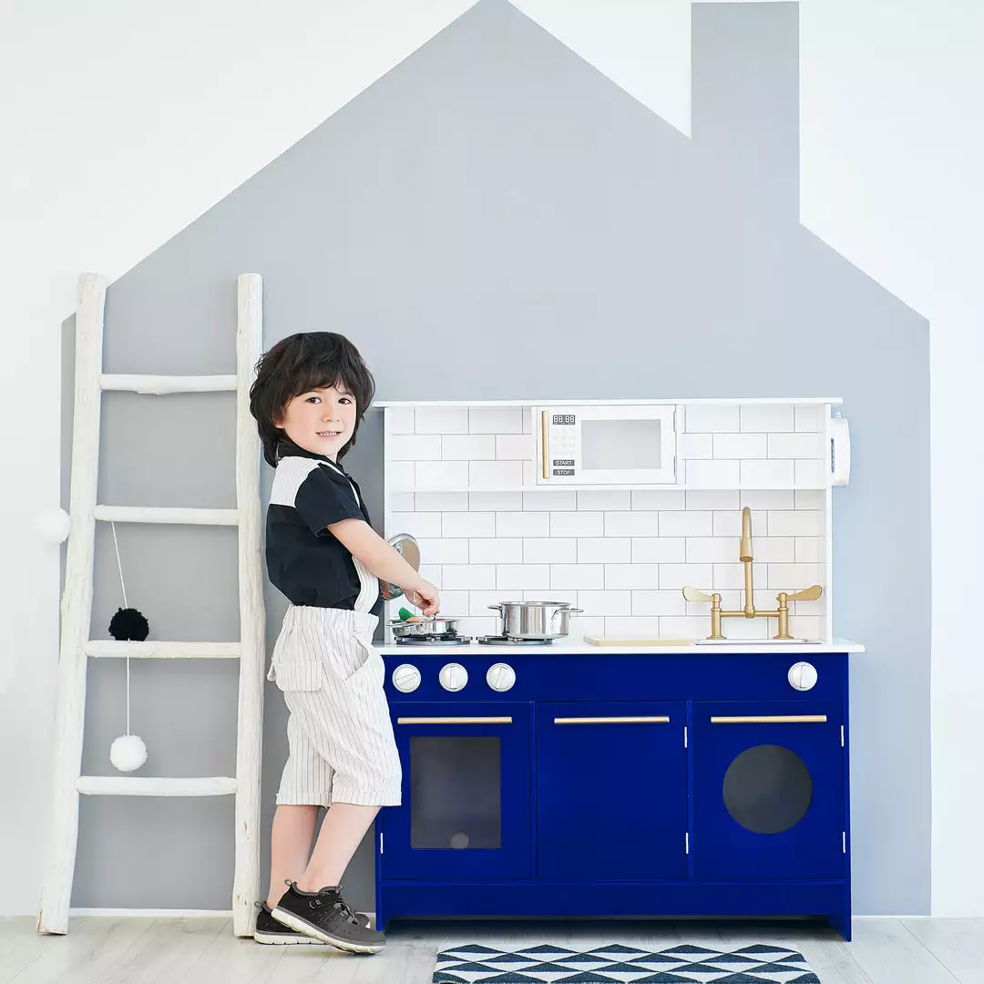 TeamsonUS Teamson Kids - Little Chef Berlin Modern Play Kitchen - White / Blue 4 TeamsonUS Teamson Kids - Little Chef Berlin Modern Play Kitchen - White / Blue